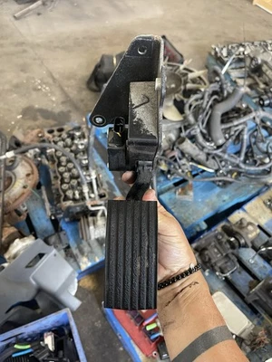 INTERNATIONAL THROTTLE PEDAL 6121040C1 - Image 1 of 3