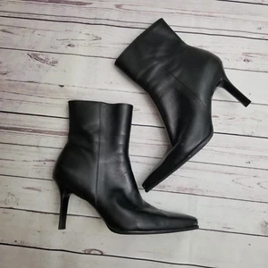 Gianni Bini Leather heel Zip Up Ankle Booties Size 7.5 NWOB *Flaw* - Picture 1 of 5