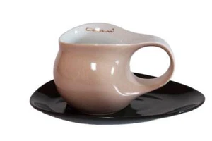 Taza de café espresso de porcelana Luigi Colani grande con platillo arena 2 piezas - Imagen 1 de 2