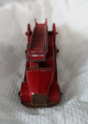 VINTAGE LESNEY MATCHBOX NO.9A-1 DENNIS FIRE ESCAPE TRUCK  - Image 1 of 4
