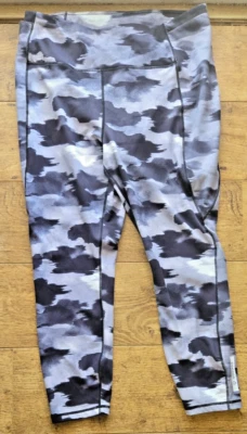 Reebok Women's Exercise Yoga Leggings Pants Phone pocket Black/grey Camo XXL - Image 1 of 4
