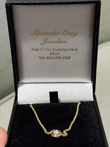 18Carat Gold Round Solitaire Diamond Pendant With Chain. - Picture 1 of 5