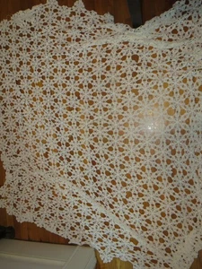 Vintage handgehäkelte Tischdecke Decke creme Baumwolle 60 x 80 Spitze Handarbeit Nähen Quilt - Bild 1 von 4