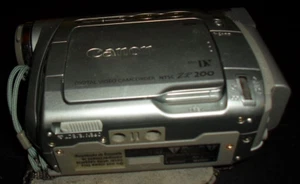 Cannon Zr200 MiniDV Camcorder With Battery For Parts/Remote/2 Tapes/ Ex Battery - Picture 1 of 5