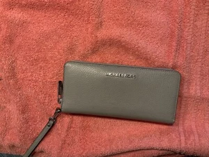 Michael KORS Grey Pebbled Leather, Zip Around, Continental Wallet, Preowned - Picture 1 of 11
