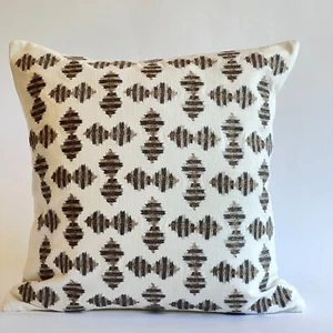 Sarita Handa 18" Pillow Cover   NWT - Picture 1 of 3