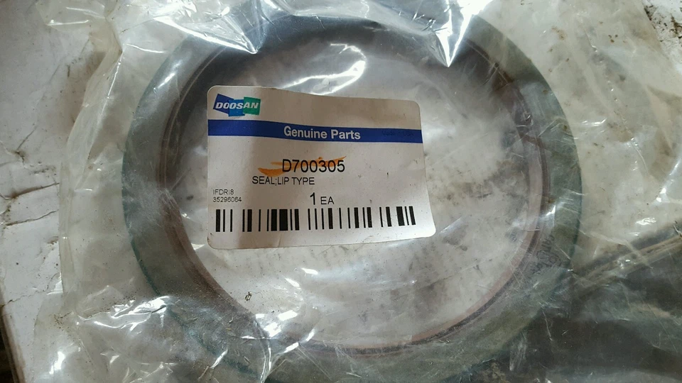 DOOSAN SEAL-LIP TYPE D700305 NIB - Image 1 of 1