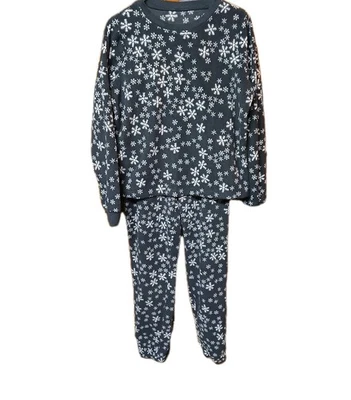 Old Navy Snow Flake Woman’s Pajama Set Size Medium Tall FleeceChristmas Pajama's - Image 1 of 4