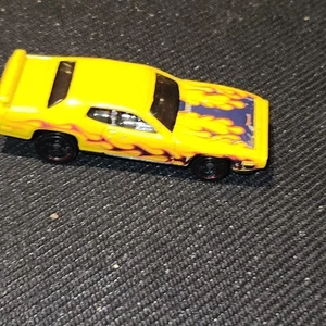 Hot Wheels 71 Plymouth GTX 1971 Showroom Yellow Flames Toy Car Malaysia - Picture 1 of 5