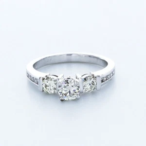 1.10ct F-VS2 Round Natural Certified Diamonds 18k Gold Classic Engagement Ring - Picture 1 of 7