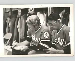 Foto de prensa de JEFF TORBORG Harvey Haddix de los indios de cleveland de los años 70 - Imagen 1 de 2