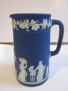 Antiker Wedgwood blauer Jasperware 7,5" Krug neoklassizistisch dunkelblau getaucht - Bild 1 von 5