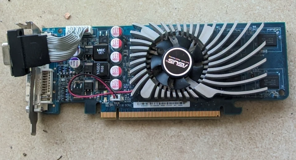 GeForce EN9400GT 512MB DDR2 PCI-E VGA DVI HDMI Asus Video Graphics Card - Image 1 of 2