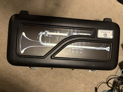 Sujetadores trompeta Jupiter enchapados en astilla (estuche Júpiter, dos aceites esenciales de limpieza) Foto 1 de 4