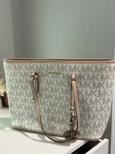 Michael Kors - Picture 1 of 17