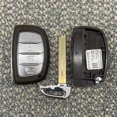 Used HYUNDAI Shell Replacment Case OEM 4 Button - No Electronics - W/ New Key - Image 1 of 4