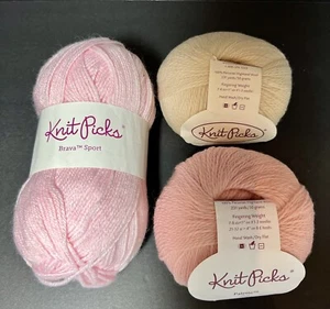 SET BESTEHEND AUS 3 STRICKPICKS ROSA & CREME GARN, 2 FINGERLINGWOLLE, 1 SPORT ACRYL - Bild 1 von 3