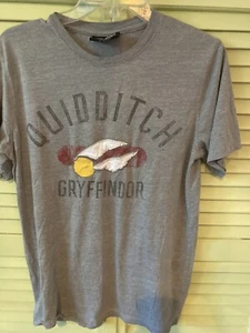 Wizarding World Of Harry Potter Universal Quidditch Gryffindor TShirt Medium - Picture 1 of 5