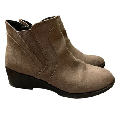 Botines informales Me Too con tacón de cuña para mujer 10 de gamuza topo sin cordones Foto 1 de 4