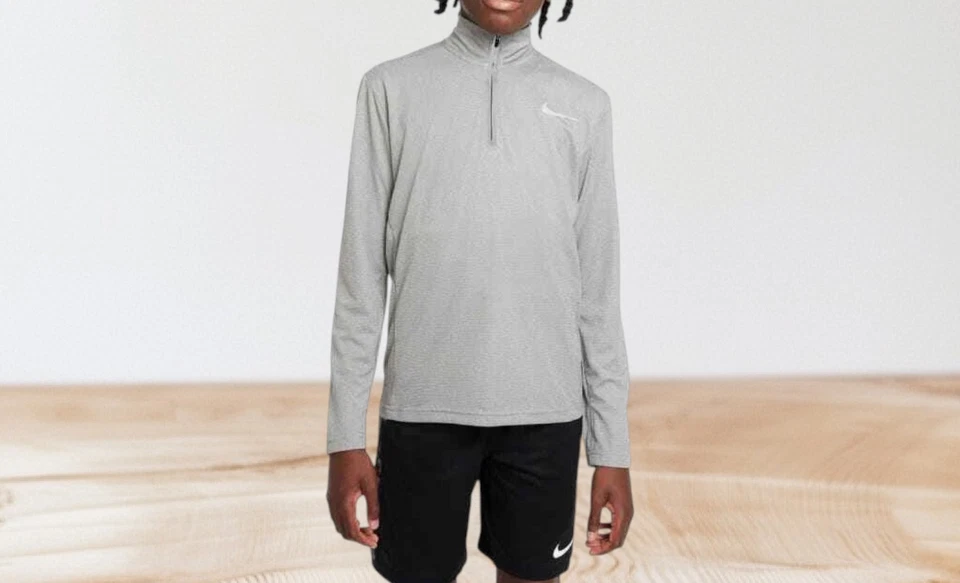 Nike Niños Dri FIT Poli Calce Suelto 1/4 Cremallera Entrenamiento Camiseta Gris Plata Talla L Nueva con Etiquetas Foto 1 de 1