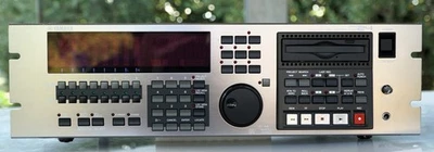 YAMAHA D24 - DIGITAL MULTITRACK RECORDER, WITH MY8-AE96 MY8-AD96 **TOP** - Immagine 1 di 4