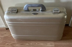 Zero Halliburton Aluminum Attaché 18x13x5 Business Cases - Brushed Silver - Picture 1 of 15