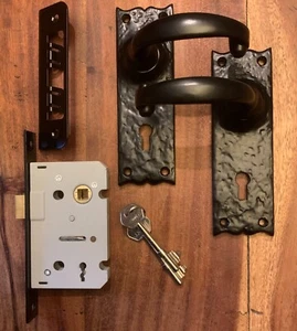 Rustic Door Handles Key Hole Black Cast Iron 50mm x 152mm & 2 Lever Lock JAB1 + - Picture 1 of 4
