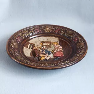 Vintage Crest Molo 3-D Deutsche Familie Keramik Wandteller 1975 signiert JP 14" breit - Bild 1 von 5