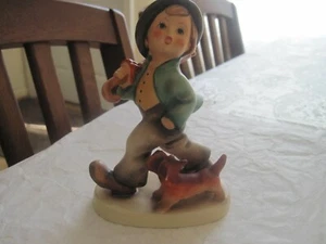 M. I. HUMMEL GOEBEL FIGURINE - "STROLLING ALONG" GERMANY - Picture 1 of 6