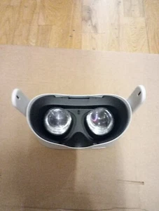 OCULUS QUEST 2, White, 64GB, Good Condition - Picture 1 of 4