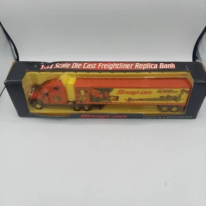 Snap-On Racing 1:64 Die Cast Dougzilla Freightliner Trattore Rimorchio Replica Banco - Foto 1 di 10