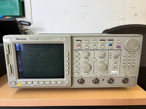 Tektronix TDS 520C Digital Oszilloskop 500MHz 1GS/s 2Kanal (3) - Bild 1 von 5