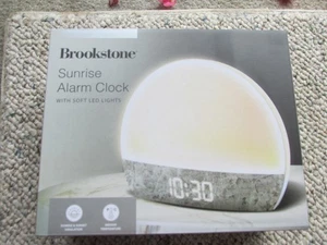 Neu Brookstone Sonnenaufgang Wecker mit weichem LED-Licht multifunktional Zuhause Schlafzimmer - Bild 1 von 3