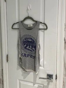 Camiseta sin mangas Threads Studio para mujer gris California con borde mini borla talla pequeña - Imagen 1 de 11