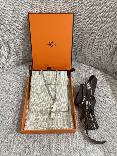 HERMÈS HERMES Cavalier Collana Ciondolo Gesso