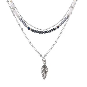 Collar de plumas de plata boho-chic con cuentas de cuarzo negro en capas - Imagen 1 de 5