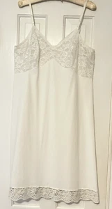Vintage Vanity Fair Blue Script Plus-Size White Nylon Tricot Full Slip Size 40 - Picture 1 of 7