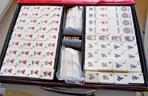 VINTAGE LARGE CHINESE MAHJONG SET GAME GOOD CONDITION NEVER USED - Foto 1 di 5