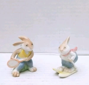 Vintage Takahashi Bunny Rabbit Figurines Skiing Tennis Lot Of 2 Original Labels - Picture 1 of 12