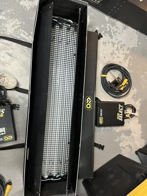 Kit de 2 bancos XKino Flo Tegra TEG-400 4 pies x 4 con 4 bombillas estuche rígido bombillas adicionales Foto 1 de 4