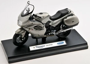 BLITZVERSAND Triumph Trophy 2002 champagner Welly Motorrad Modell 1:18 NEU & OVP - Bild 1 von 1
