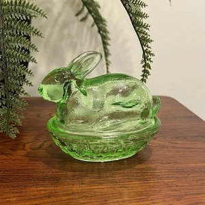 Vintage Light Green Glass L.E. Smith Bunny Rabbit on Nest Lidded Candy Dish - Picture 1 of 8