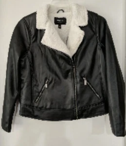 ✨NEW ✨ Torrid faux leather moto jacket Sherpa Lined Size 1X . Ships Free❕ - Picture 1 of 6