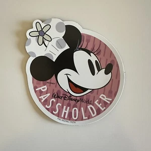 Imán para titular del pase anual de comida y vino Epcot del chef de los parques Disney Minnie Mouse - Imagen 1 de 2