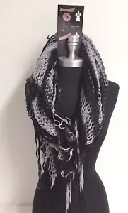Nuevo Mujeres Tejido Crochet 2 en 1 Tono Círculo Infinito Bufanda Envolvente Suave, Negro/Gris - Imagen 1 de 1
