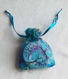 Sprüche-Adventskalender Achtsamkeit 24 Kärtchen mit Teddybär im Organza-Beutel - Bild 1 von 5