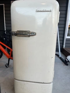 fridge freezer - Picture 1 of 2