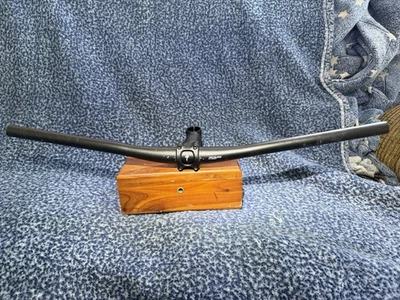 Barra plana especializada manillar y vástago 31,8 abrazadera 680 mm largo negro Foto 1 de 4