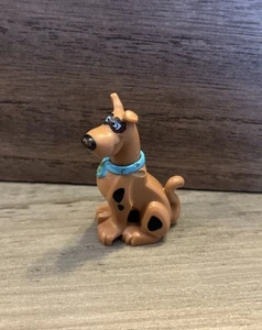 Lego Scooby-Doo Minifigure Sitting with Pilot Goggles (Heavy Wear) - Picture 1 of 12