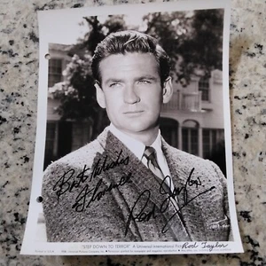 Rod Taylor SIGNED 1958 Photo 60s Film TV Actor The Birds Hitchcock Time Machine - Picture 1 of 8